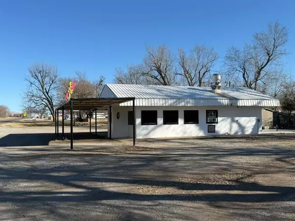 416 E Apache Trail Road, Anadarko, OK 73006