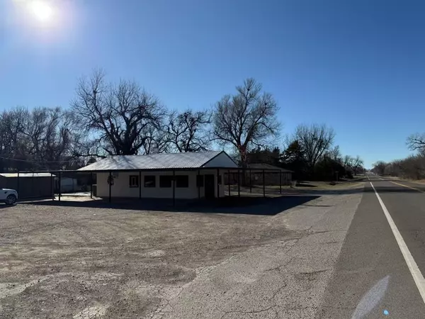 Anadarko, OK 73006,416 E Apache Trail Road