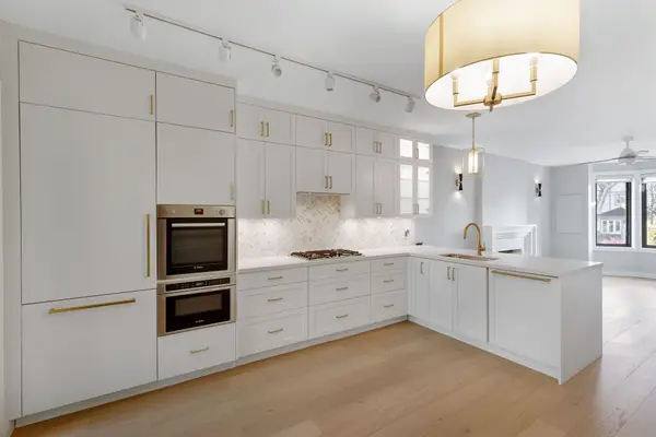 Toronto C02, ON M6H 2M1,16 Rosemount AVE