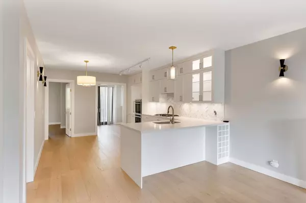 Toronto C02, ON M6H 2M1,16 Rosemount AVE