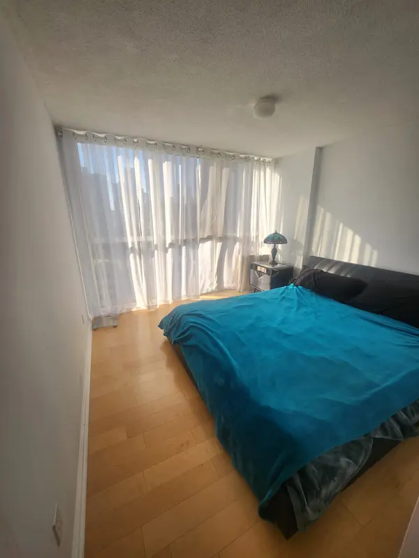 15 Maitland PL #1010, Toronto C08, ON M4Y 2X3