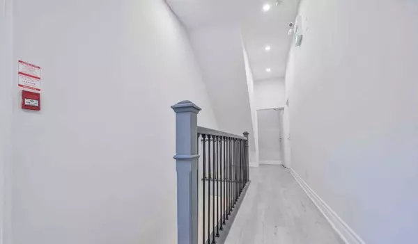 Toronto C08, ON M5A 2A8,414 Dundas ST E #202