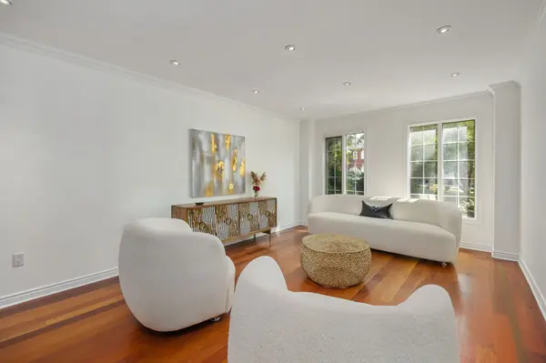 Toronto C06, ON M3H 6A2,10 Tillingham Keep N/A