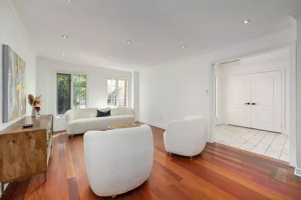 Toronto C06, ON M3H 6A2,10 Tillingham Keep N/A