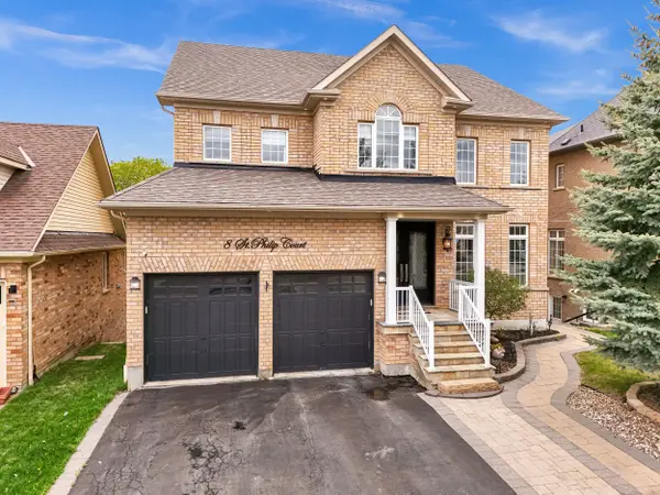 Whitby, ON L1P 0A5,8 St Philip CT