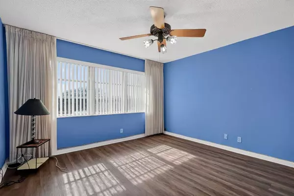 Pembroke Pines, FL 33025,9410 N Hollybrook Lake Dr #303