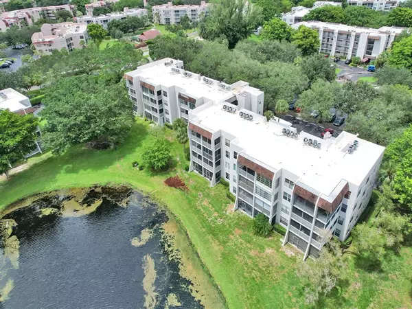 Davie, FL 33324,9235 Lagoon Pl #308