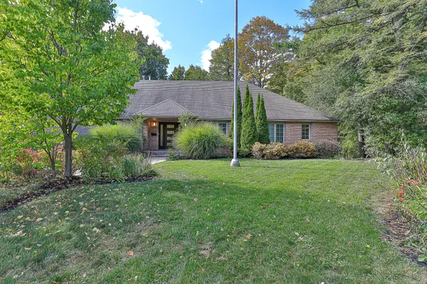 Aurora, ON L4G 4Y6,46 Pineneedle DR