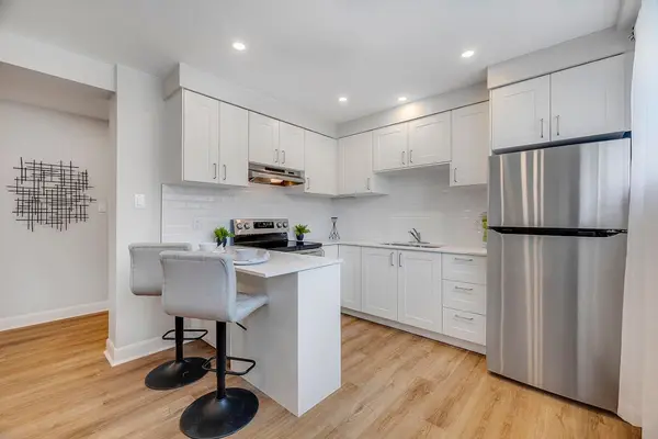 90 Portland ST, Toronto W06, ON M8Y 1A7