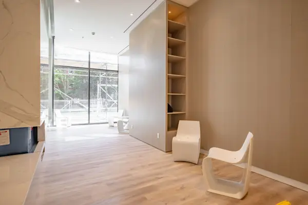 Burlington, ON L7R 2P7,370 Martha ST #307