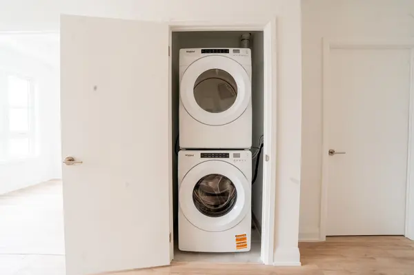 Oakville, ON L6M 1L3,3250 Carding Mill TRL #505