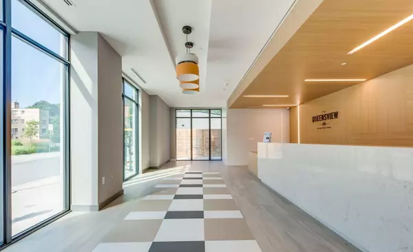 Toronto W07, ON M8Y 0C4,25 Neighbourhood LN #513