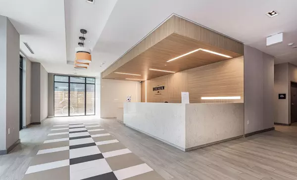 Toronto W07, ON M8Y 0C4,25 Neighbourhood LN #513