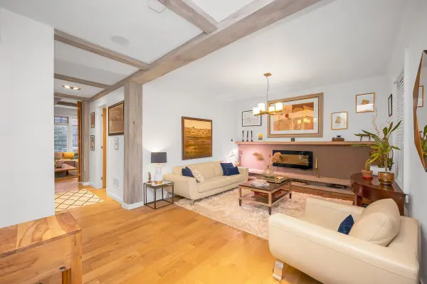 Hamilton, ON L8N 1Z7,7 Foster ST