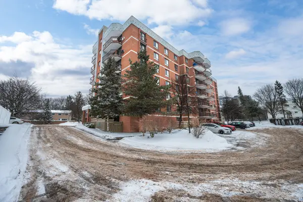 Kingston, ON K7M 7T5,14 Greenview DR #505