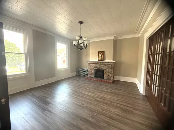 Brockville, ON K6V 4X8,26 Apple ST