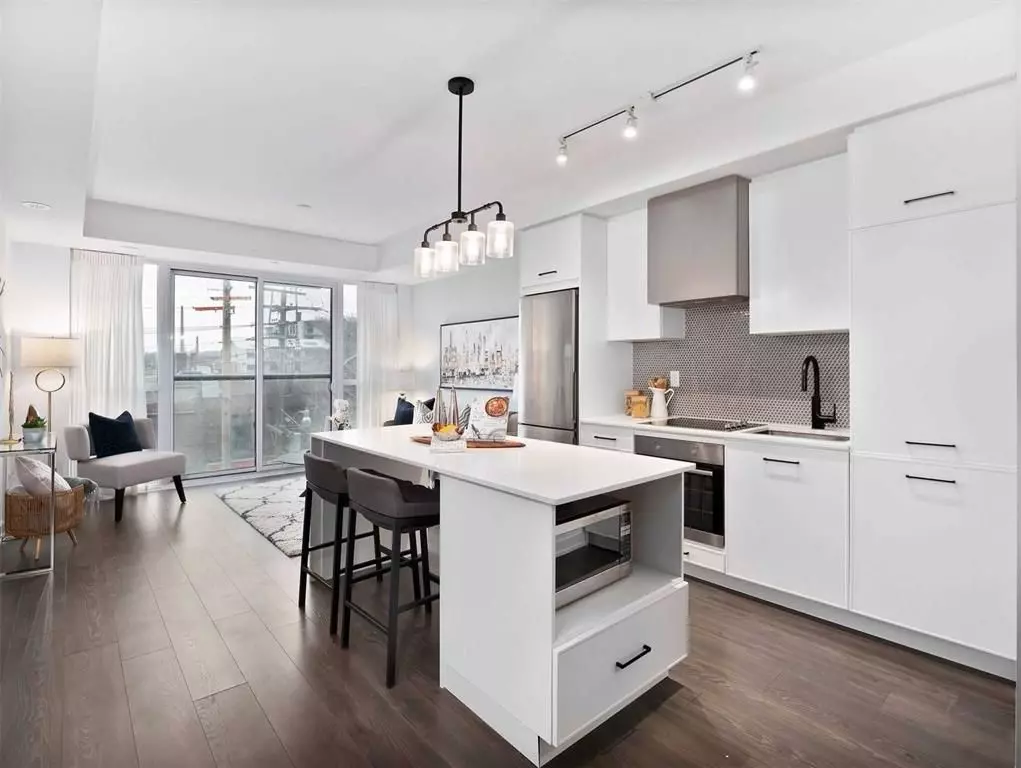 Toronto E01, ON M4M 1J4,899 Queen ST E #406