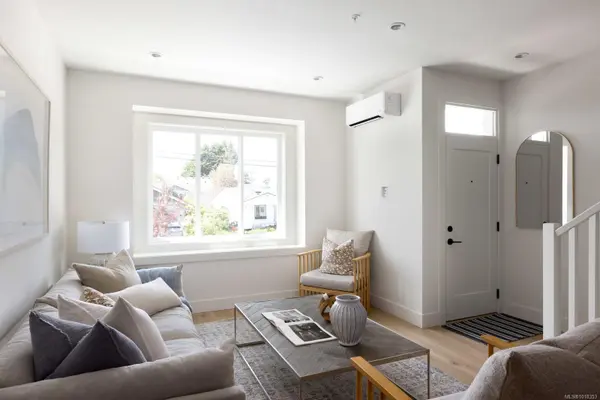 10145 Fifth St #15, Sidney, BC V8L 2X8