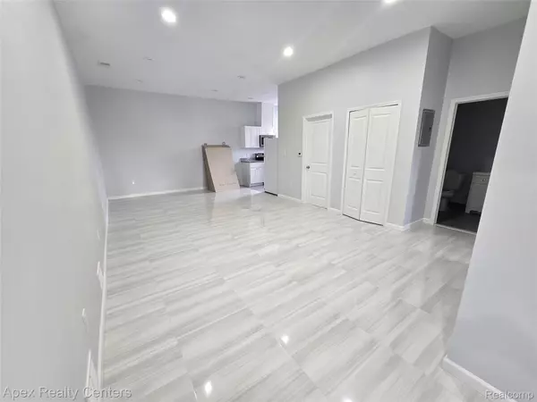 8833 Michigan AVE, Detroit, MI 48210