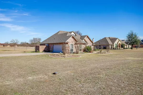 Granbury, TX 76049,2300 E Emerald Bend