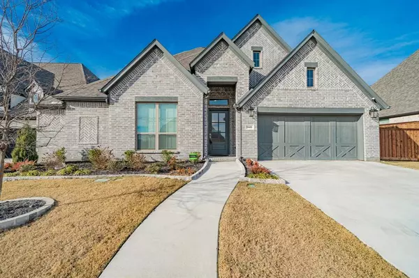 10480 Gray Hills Drive, Fort Worth, TX 76126