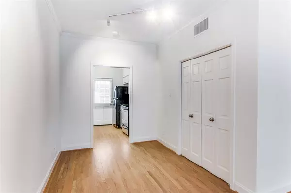 Fort Worth, TX 76109,4405 Bellaire Drive S #119