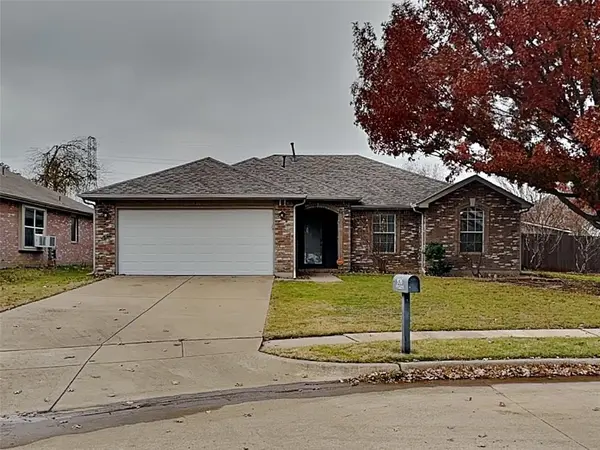 Saginaw, TX 76131,916 Silver Streak Drive