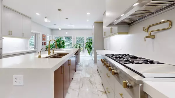 Toronto C12, ON M2L 1G4,21 Forest Heights BLVD