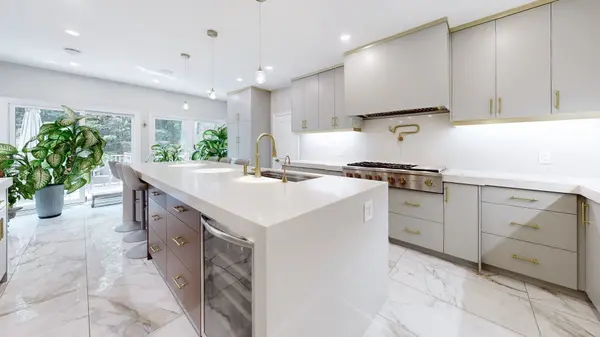 Toronto C12, ON M2L 1G4,21 Forest Heights BLVD