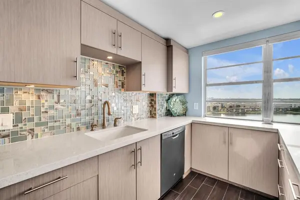 Aventura, FL 33160,2801 NE 183rd St #1417W