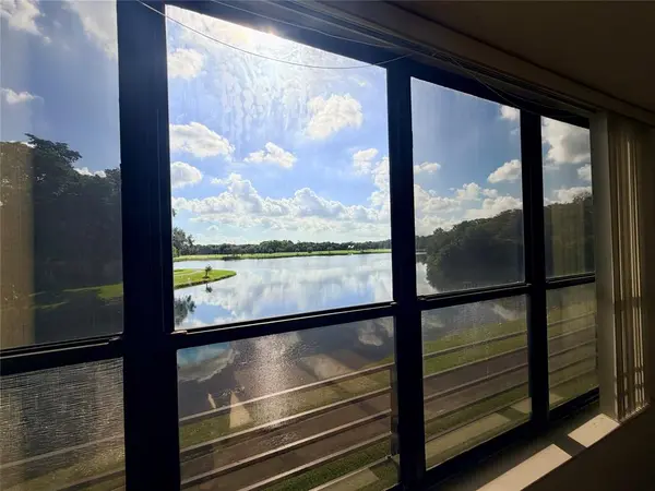 Coconut Creek, FL 33066,2907 Carambola Cir S #201