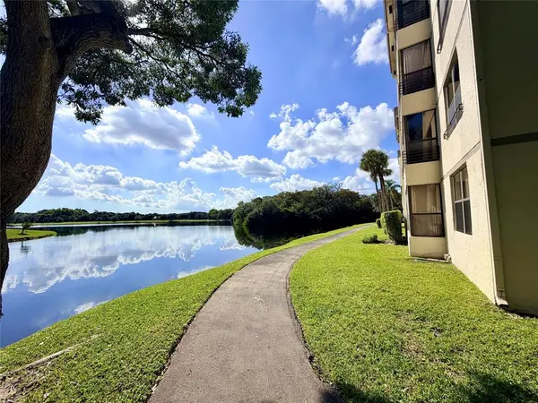 Coconut Creek, FL 33066,2907 Carambola Cir S #201