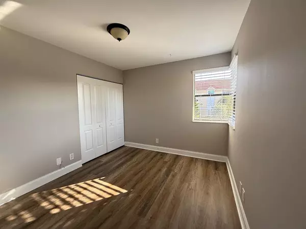 Coral Springs, FL 33067,5781 Riverside Dr #201