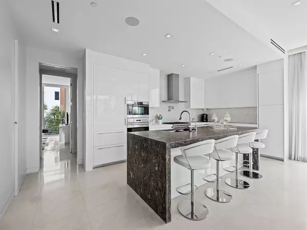 Fort Lauderdale, FL 33301,21 Isle Of Venice Dr #301