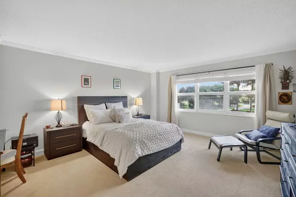 Lauderdale By The Sea, FL 33308,4900 N Ocean Blvd #302