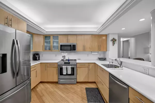 Lauderdale By The Sea, FL 33308,4900 N Ocean Blvd #302