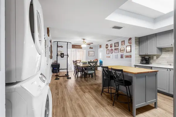 Coral Springs, FL 33065,8101 NW 27th St #4