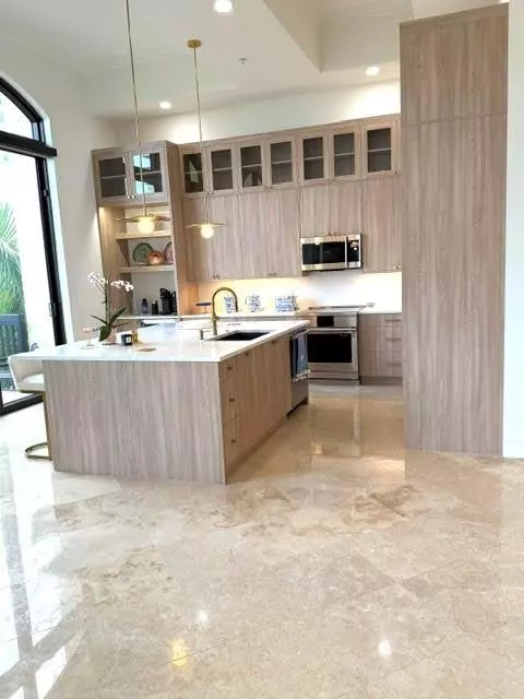 West Palm Beach, FL 33401,701 S Olive Ave #314