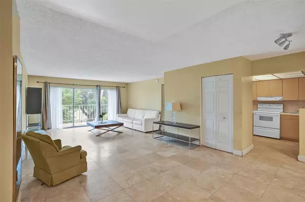 Sunny Isles Beach, FL 33160,200 178th Dr #309