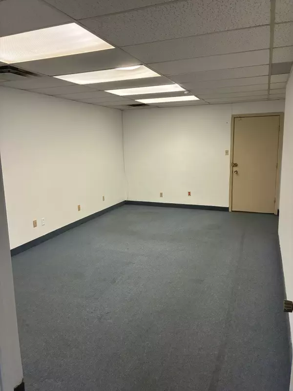 Toronto W10, ON M9W 4K8,2141 Kipling AVE #209