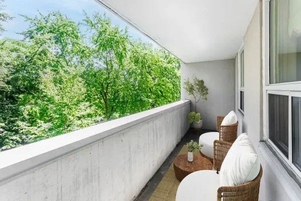 45 Southport ST #706, Toronto W01, ON M6S 3N5