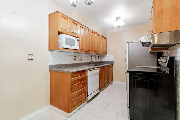 45 Southport ST #706, Toronto W01, ON M6S 3N5