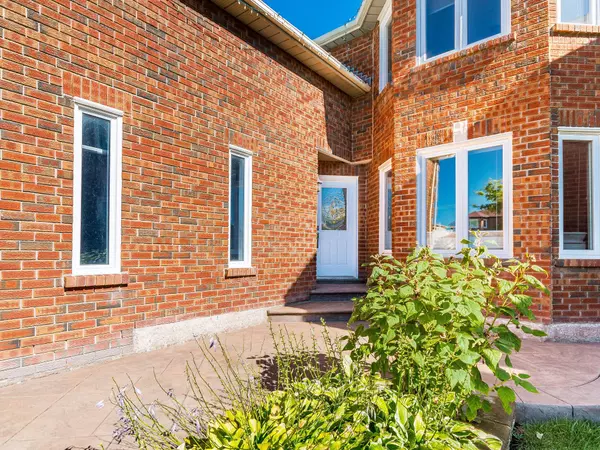 Mississauga, ON L5N 6E4,6439 Osprey BLVD