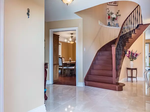 Mississauga, ON L5N 6E4,6439 Osprey BLVD