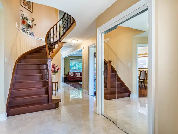 Mississauga, ON L5N 6E4,6439 Osprey BLVD