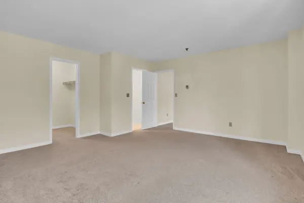 Cambridge, ON N3H 3P3,1009 Queenston RD #206