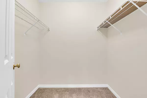 Cambridge, ON N3H 3P3,1009 Queenston RD #206