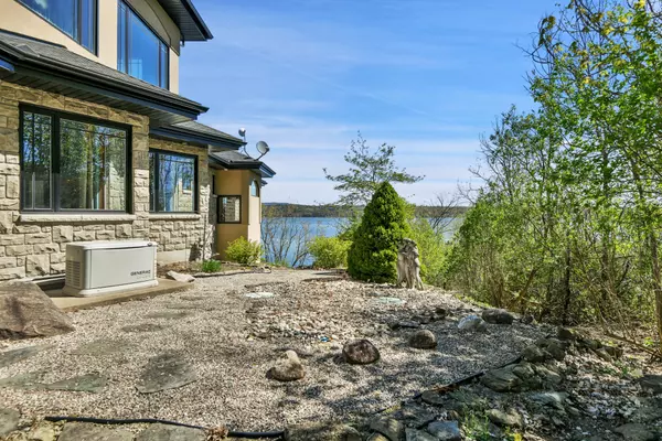 Kanata, ON K0A 1T0,325 Berry Side RD