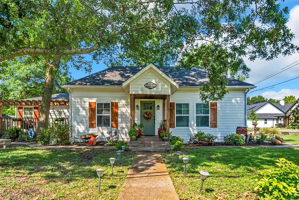 Van Alstyne, TX 75495,182 Douglas Street