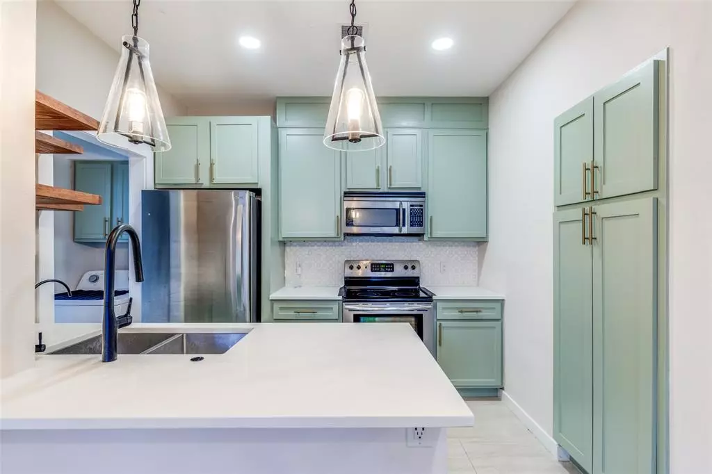 Addison, TX 75001,4067 Beltway Drive #111